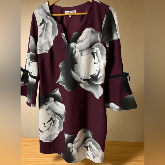 Robbie Bee Burgundy and White Floral Long Sleeve Dress - Picture 2 of 11